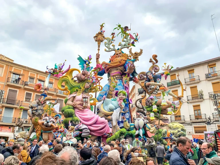 Monumento fallero en las Fallas de Valencia