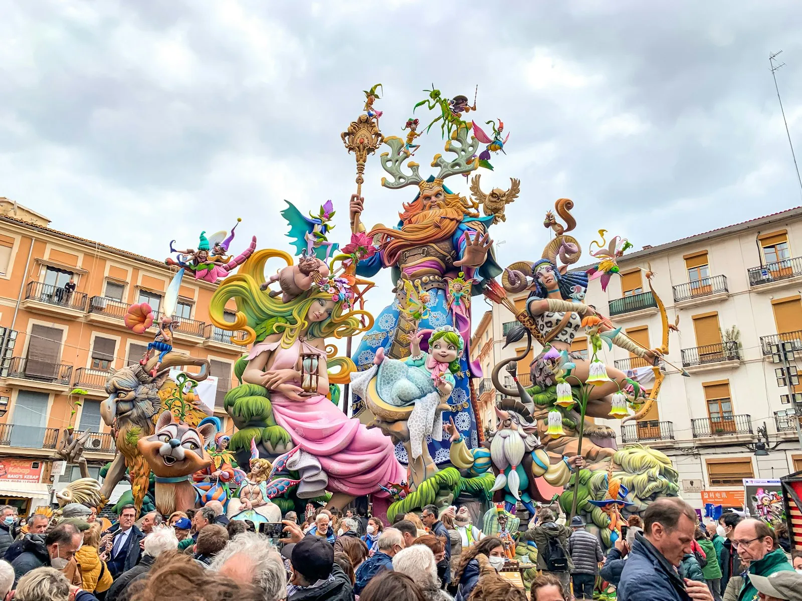 Monumento fallero en las Fallas de Valencia