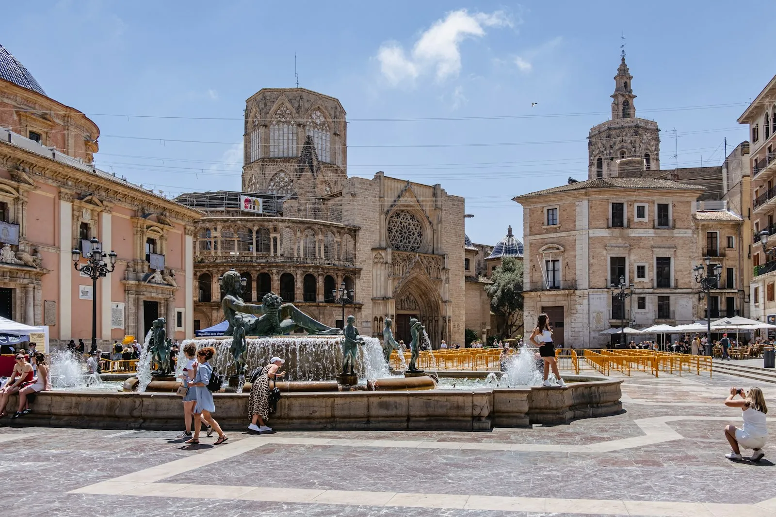 Plaza de la Virgen y la Catedral de Valencia